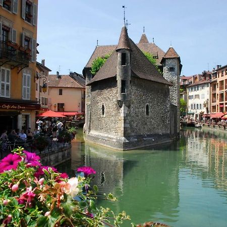 The One Suite Annecy Bagian luar foto