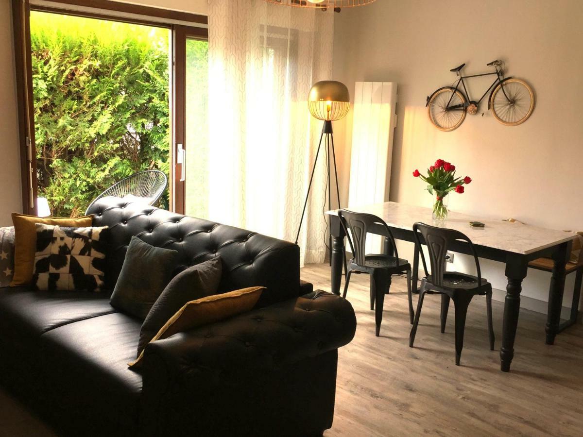 The One Suite Annecy Bagian luar foto