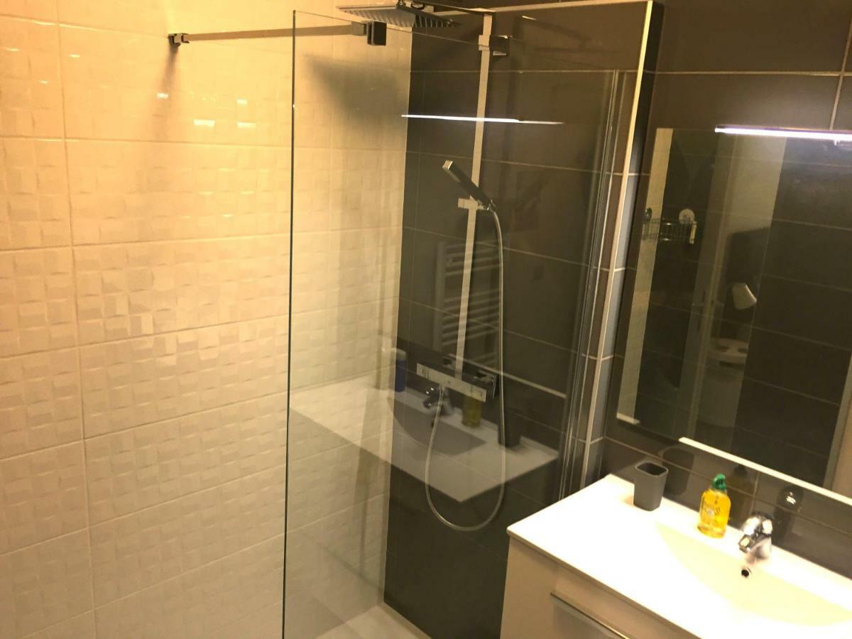 The One Suite Annecy Bagian luar foto
