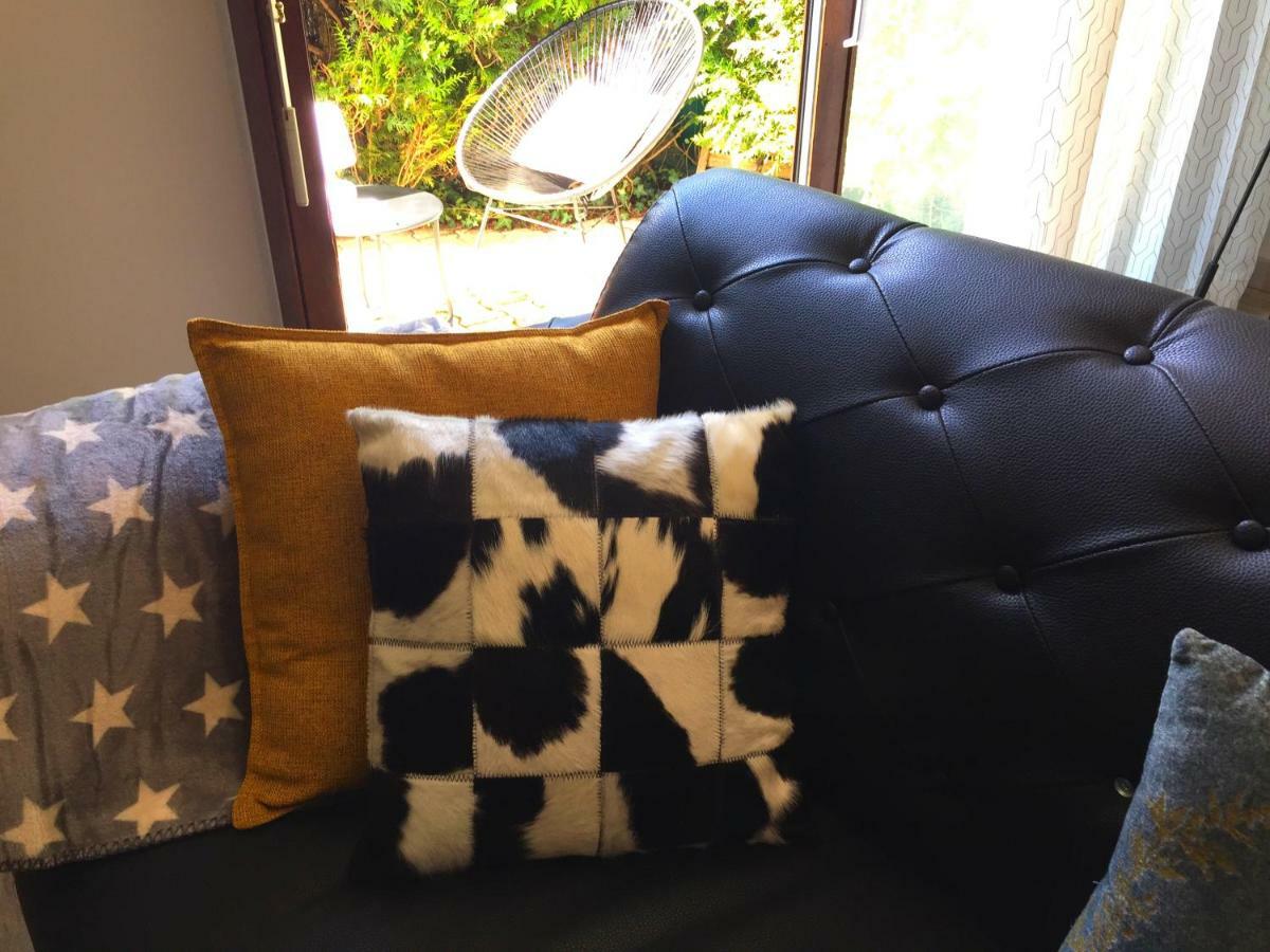 The One Suite Annecy Bagian luar foto